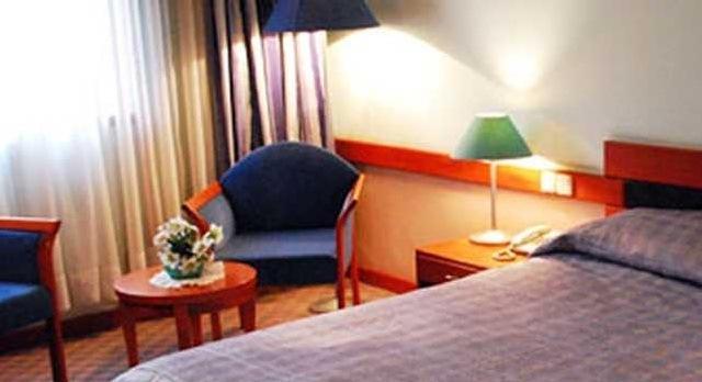 Tori Hotel Tbiliszi Szoba fotó